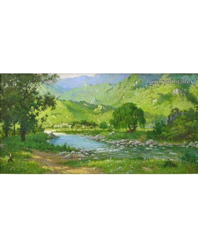 ציור שמן נחל זורם ביער ירוק והרים ברקע